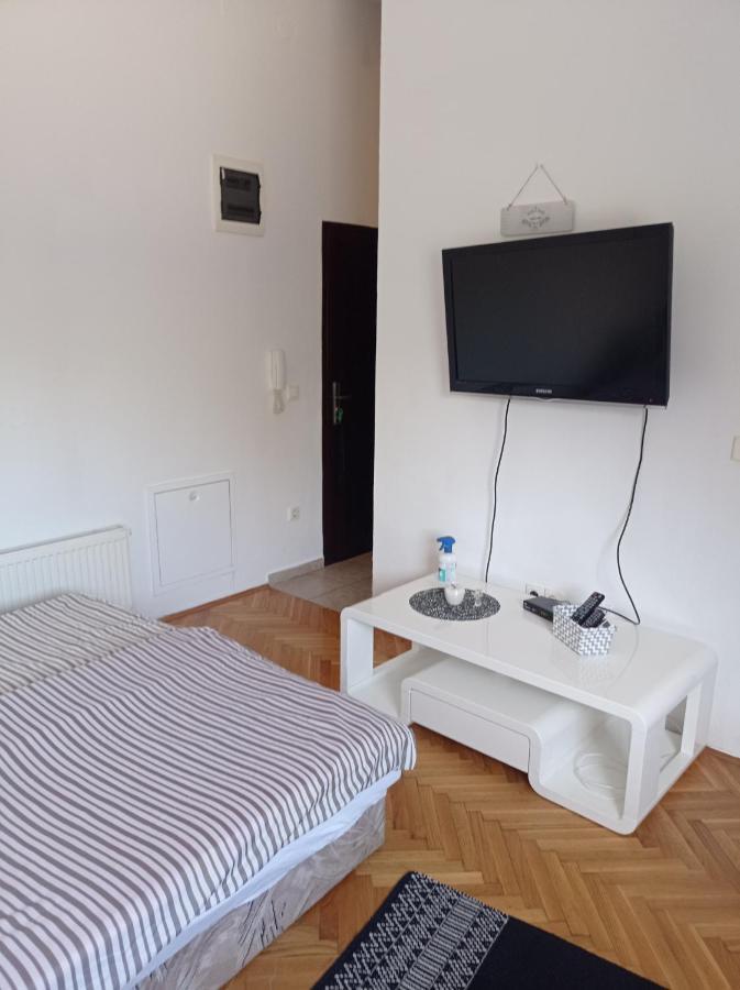 Donata Apartment โอซีเยก ภายนอก รูปภาพ